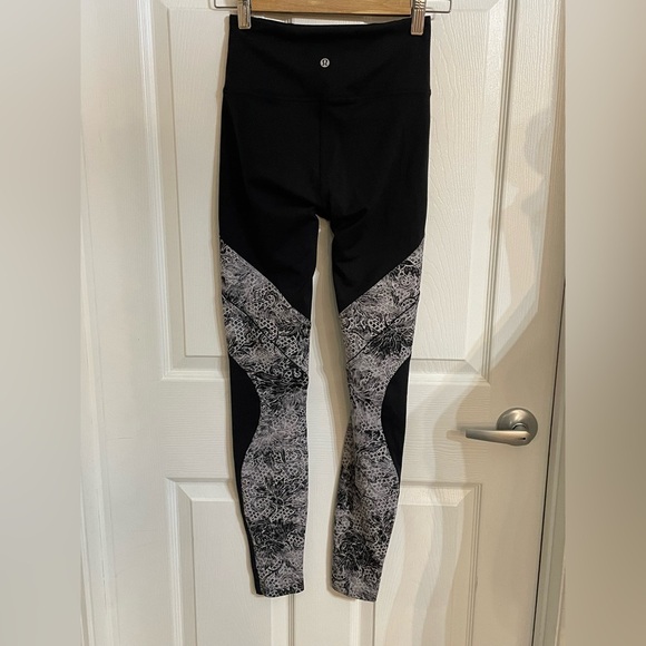 Lululemon Sweat & Repeat Tight 28" Black/ Serigraph Starlight Black Multi Size 4 - Picture 12 of 16